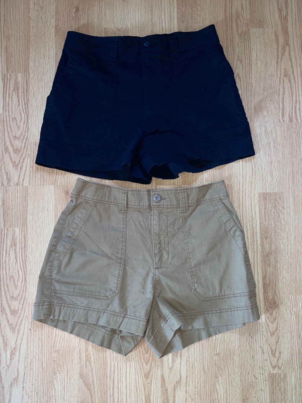 Old Navy Women’s OG Chino Stretch Waist 4 Inch Inseam Bundle of Two Size Medium